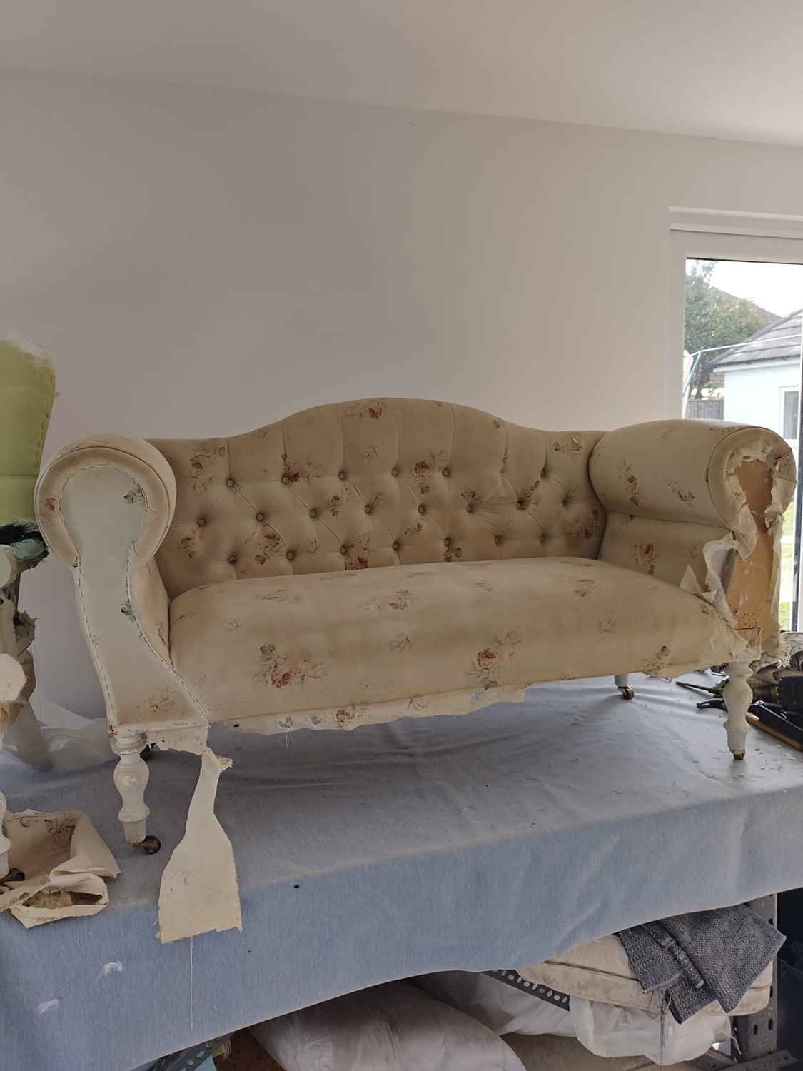 Roberts Upholstery; Luxury Sofa and Chair Reupholstery in New Milton