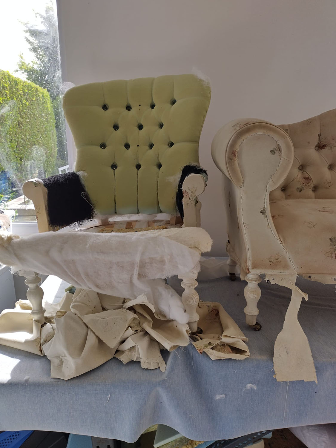 Roberts Upholstery; Luxury Sofa and Chair Reupholstery in New Milton